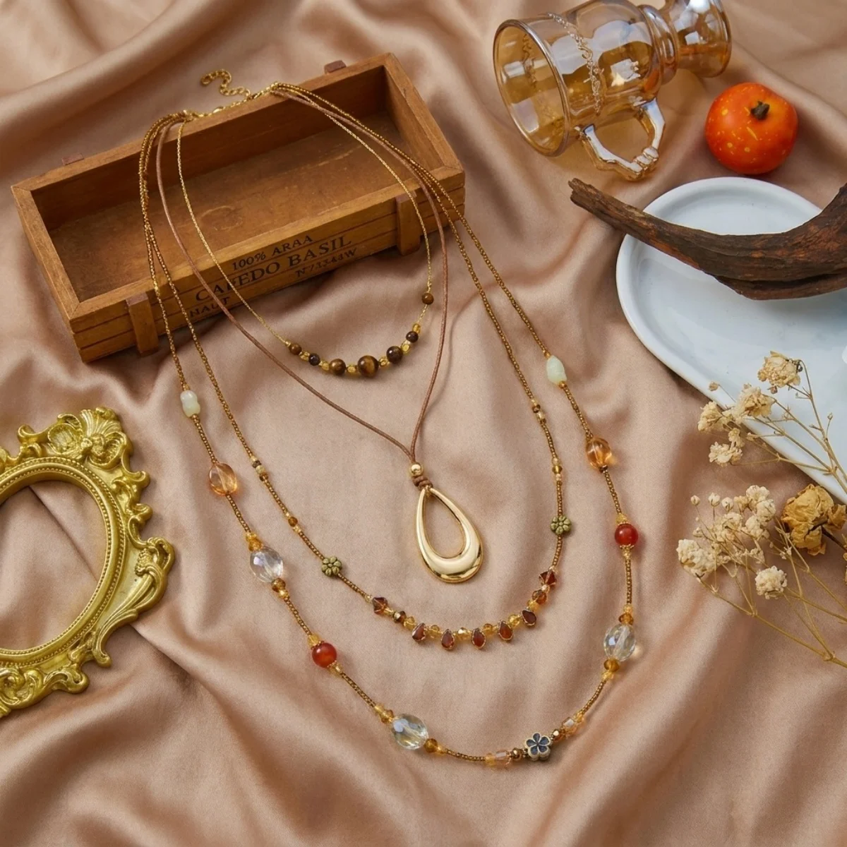 Vintage Maillard Halskette mit natürlichen Tigeraugen-Perlen, Sonnen- und ovalen Anhängern, für Damen und Herren, im ethnischen Stil, mit Blumen- und Kristallmotiven, lange Choker-Kette. – Detail 22