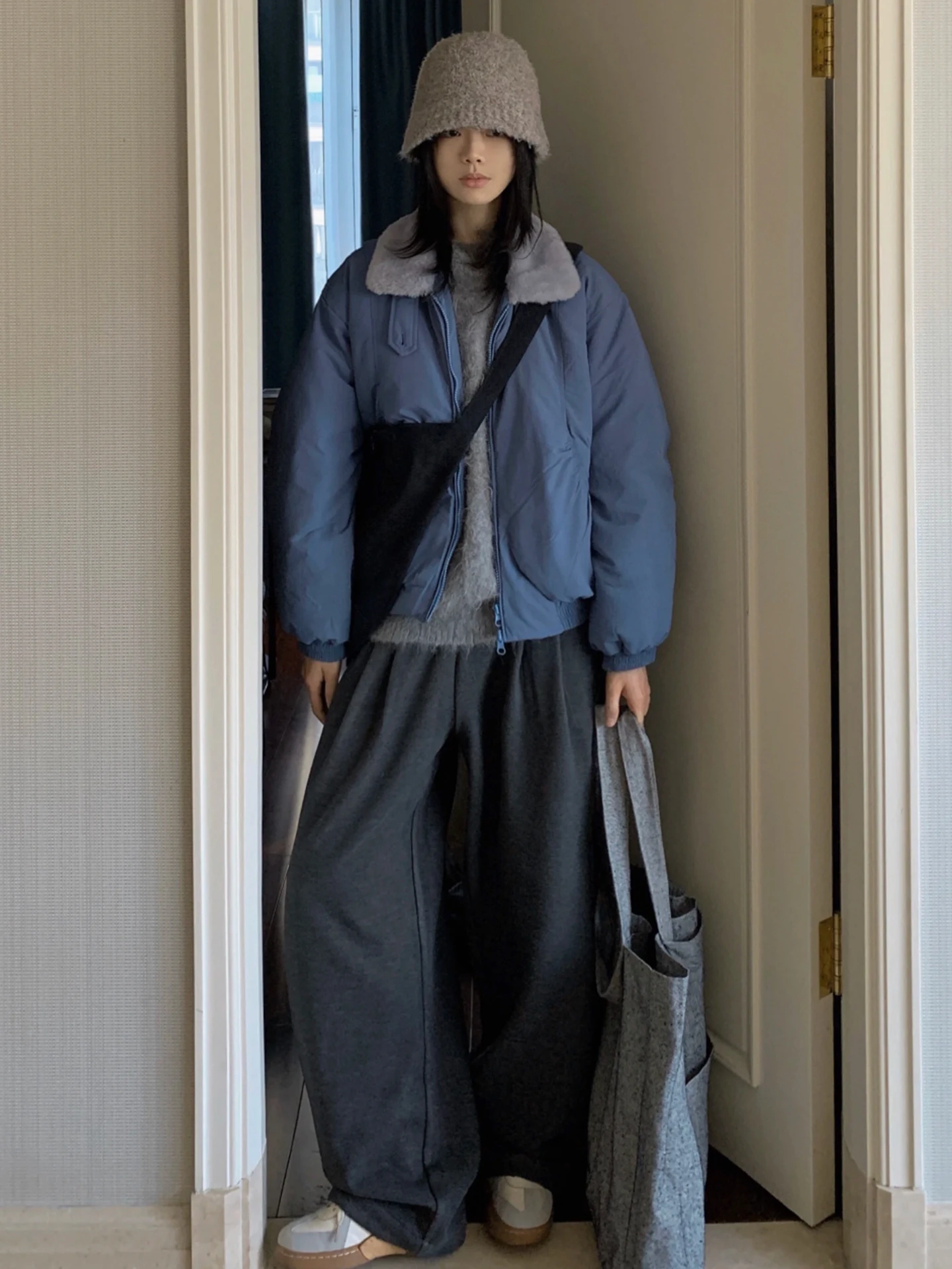 Piumino corto invernale da donna Cappotto imbottito in cotone a maniche lunghe con collo in pelliccia sintetica Capispalla caldo e addensato Parka