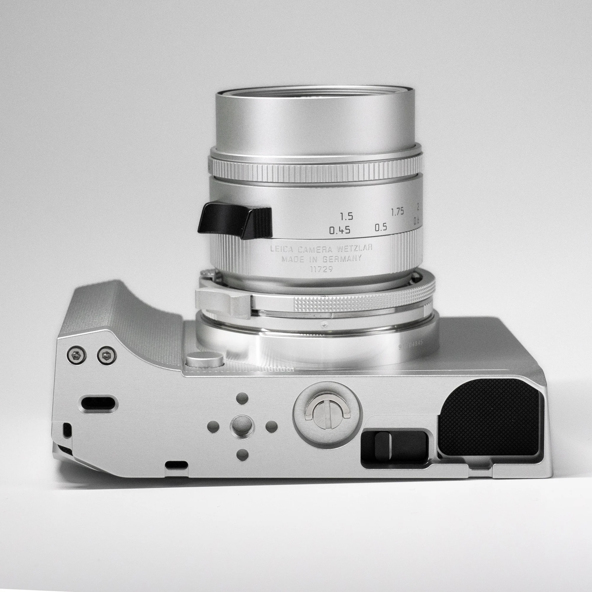 YUWOOD BF Kamerakäfig L-förmige Montageplatte mit Griff für Sigma BF Schwarz/Silber, Daumengriff mit Multifunktionsgurtloch – Detail 1