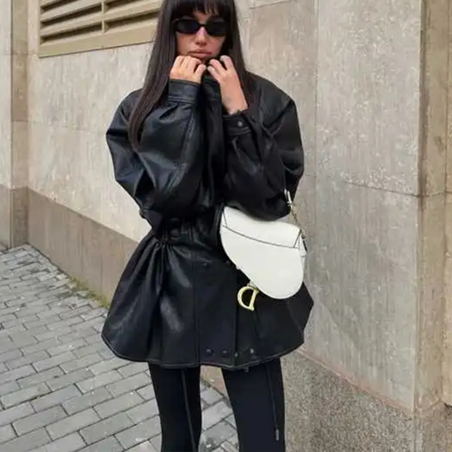 شتاء جديد المرأة الرجعية عملة طويلة Sve الوقوف طوق بولي Leather الجلود Jaet منتصف طول معطف ملابس خارجية السيدات ألياف البوليستر