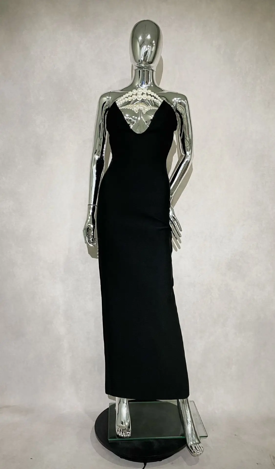 Vestido de noche de fiesta elegante de moda sin tirantes con vendaje de perlas de corte bajo ahuecado sexy