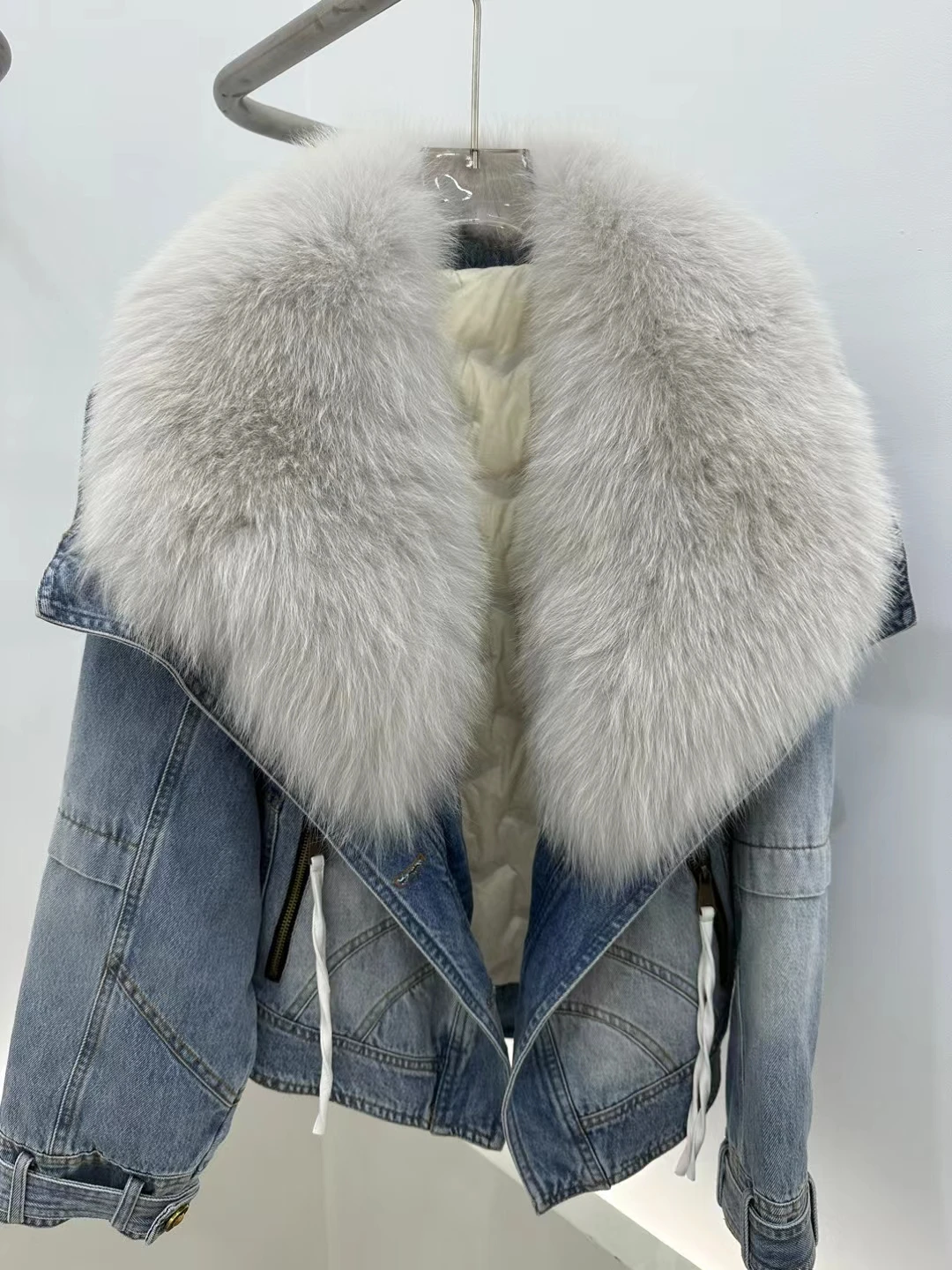 

2024 Hot Sales New Fashion Denim Goose Down Big White Fox Fur Collar Detachable Goose Down Filling Inner Lining High-End Jacket