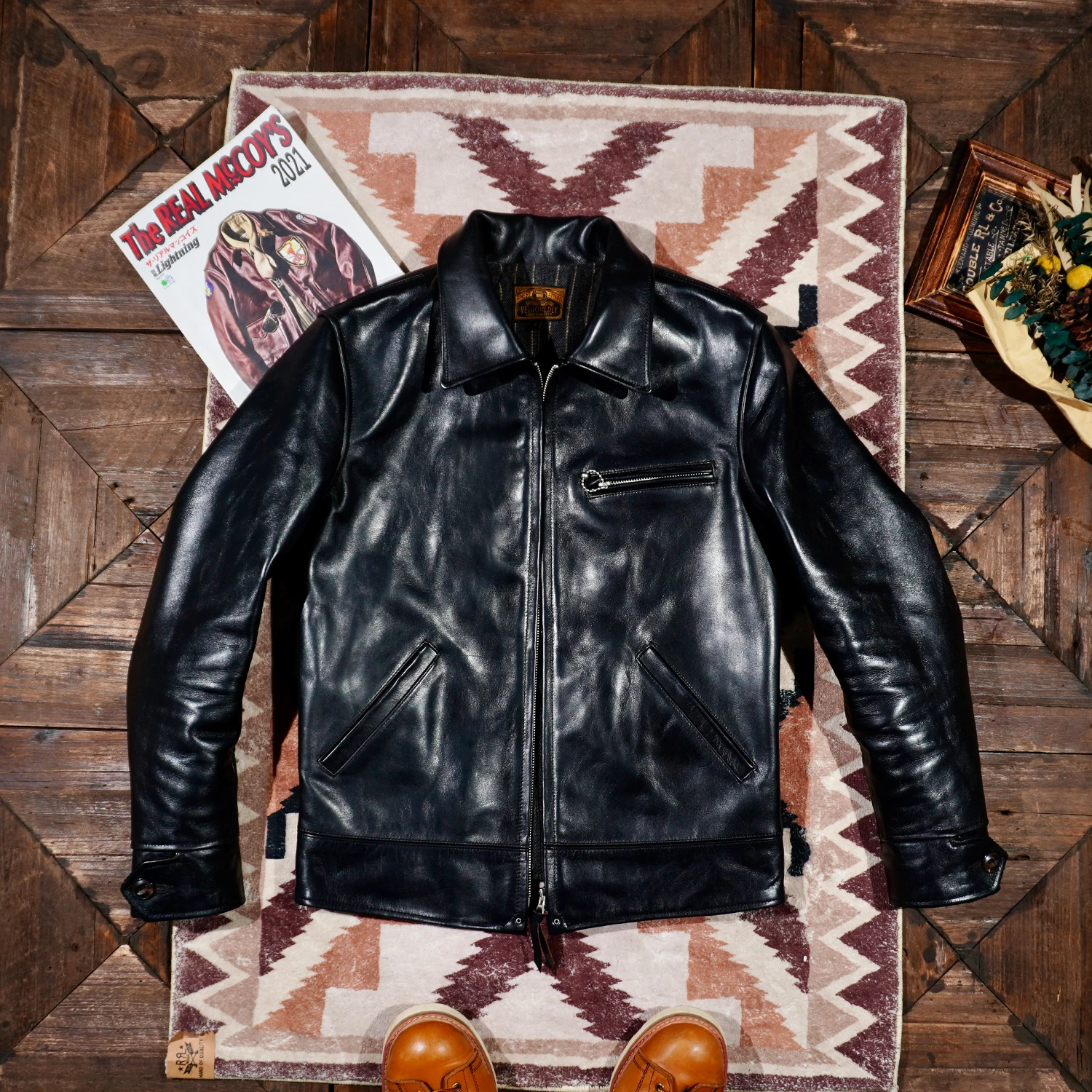 

Реплика Tailor Brando RA*OW CO*RY California Cub Версия классической куртки Tea Core 1930-х годов из конской кожи Байкерская куртка