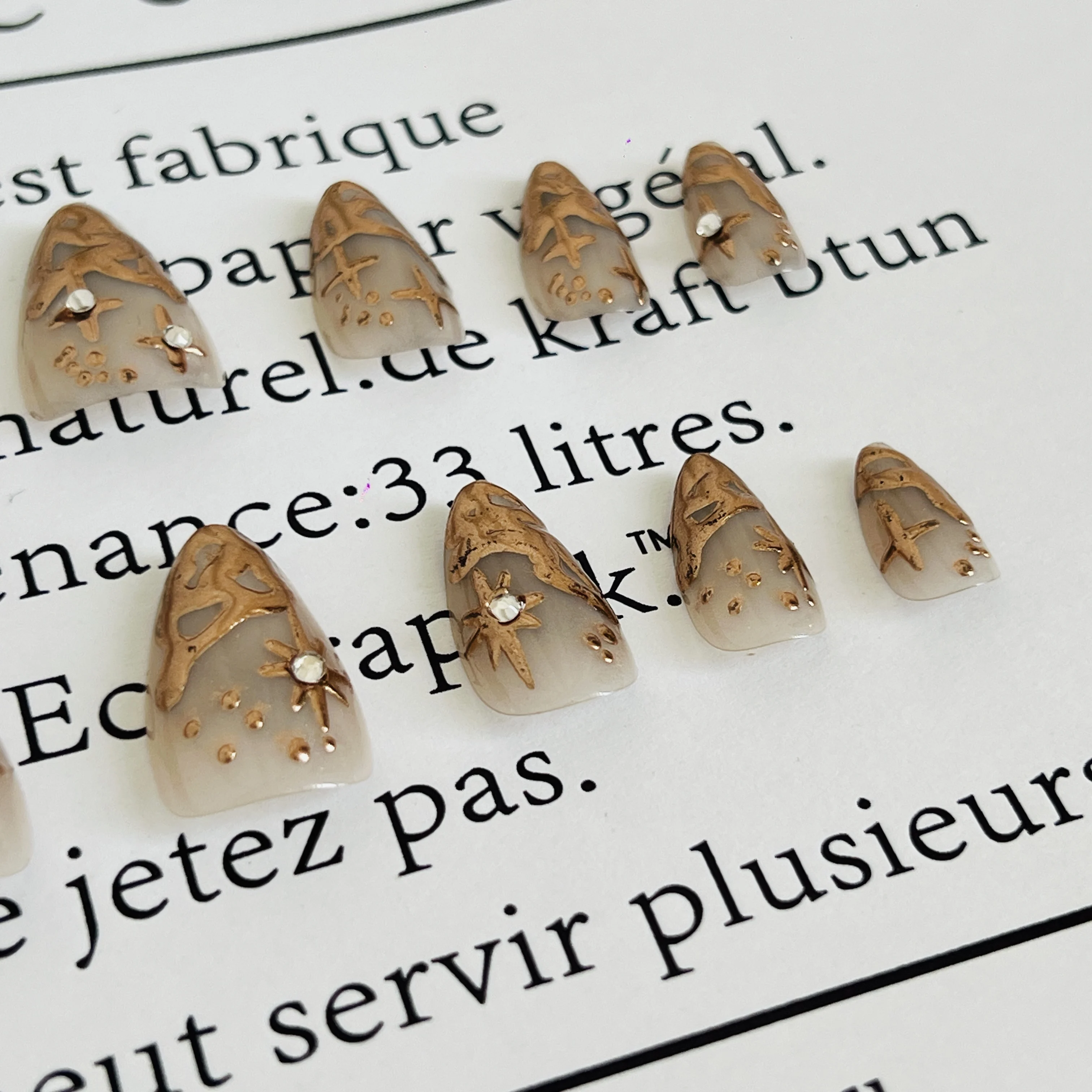 

Unique Contrast Color Irregular Decoration Detachable Nail Plate Short Pointed End Noble Temperament Nail