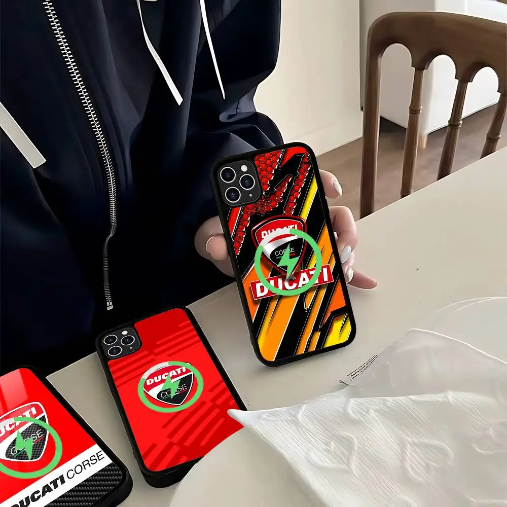Capa de Celular Magnética Sem Fio Magsafe para iPhone 16 15 14 13 12 11 17 Pro Max Plus com Design de Corrida de Motocicletas Ducati