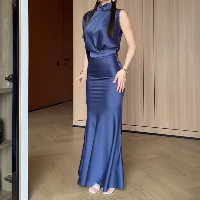 

Элегантный женский летний комплект для офиса: новый атласный топ без рукавов с вырезами и лентами и юбка-полусолнце, однотонный, изысканный