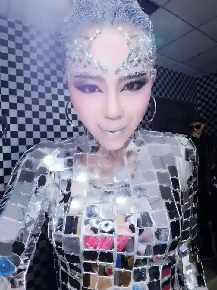 Seksowny damski kombinezon z długim rękawem, srebrnymi cekinami i efektem lustra, strój do klubu nocnego, baru, taneczny, dla piosenkarki, na scenę, kostium dla tancerki, na występy.