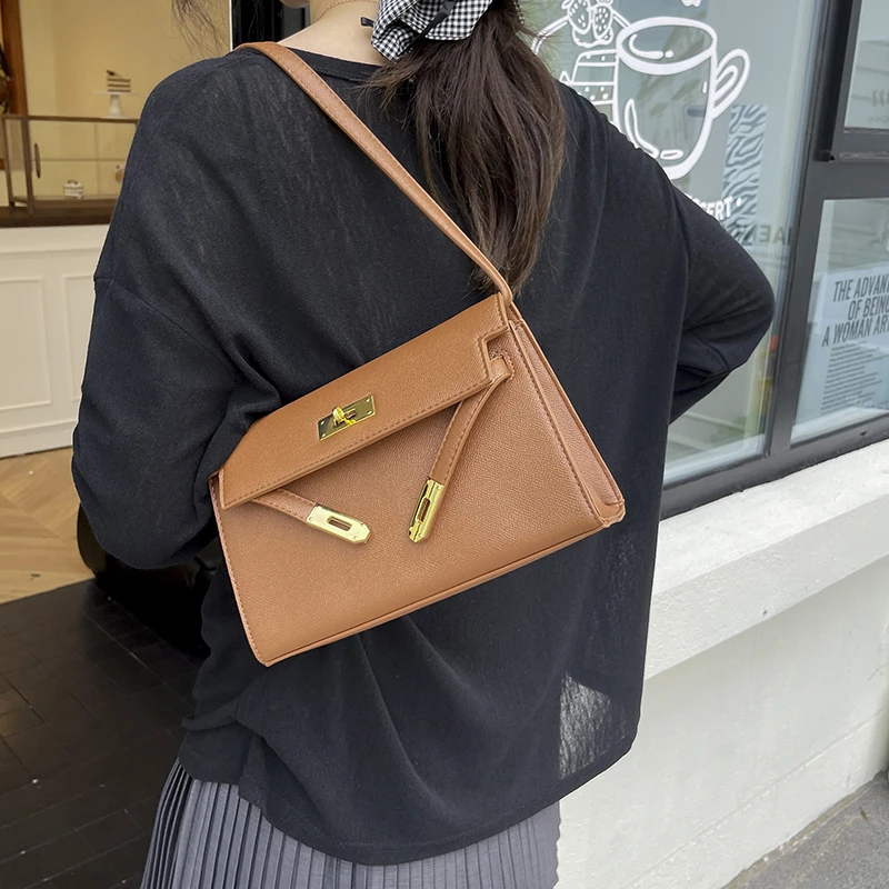 Borsa a tracolla a tracolla elegante alla moda classica in pelle di lusso da donna. Elegante borsa tote di design per il pendolarismo quotidiano