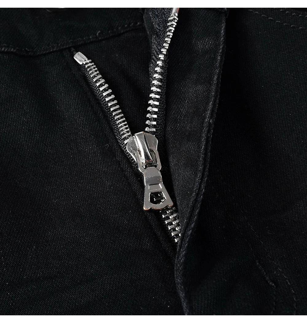 Herren Jeanshose aus Stretch-Denim mit schwarzer Schlangenstickerei, schmal geschnitten, konisch zulaufend, Bleistifthose mit Schlangenleder-Patch – Detail 7