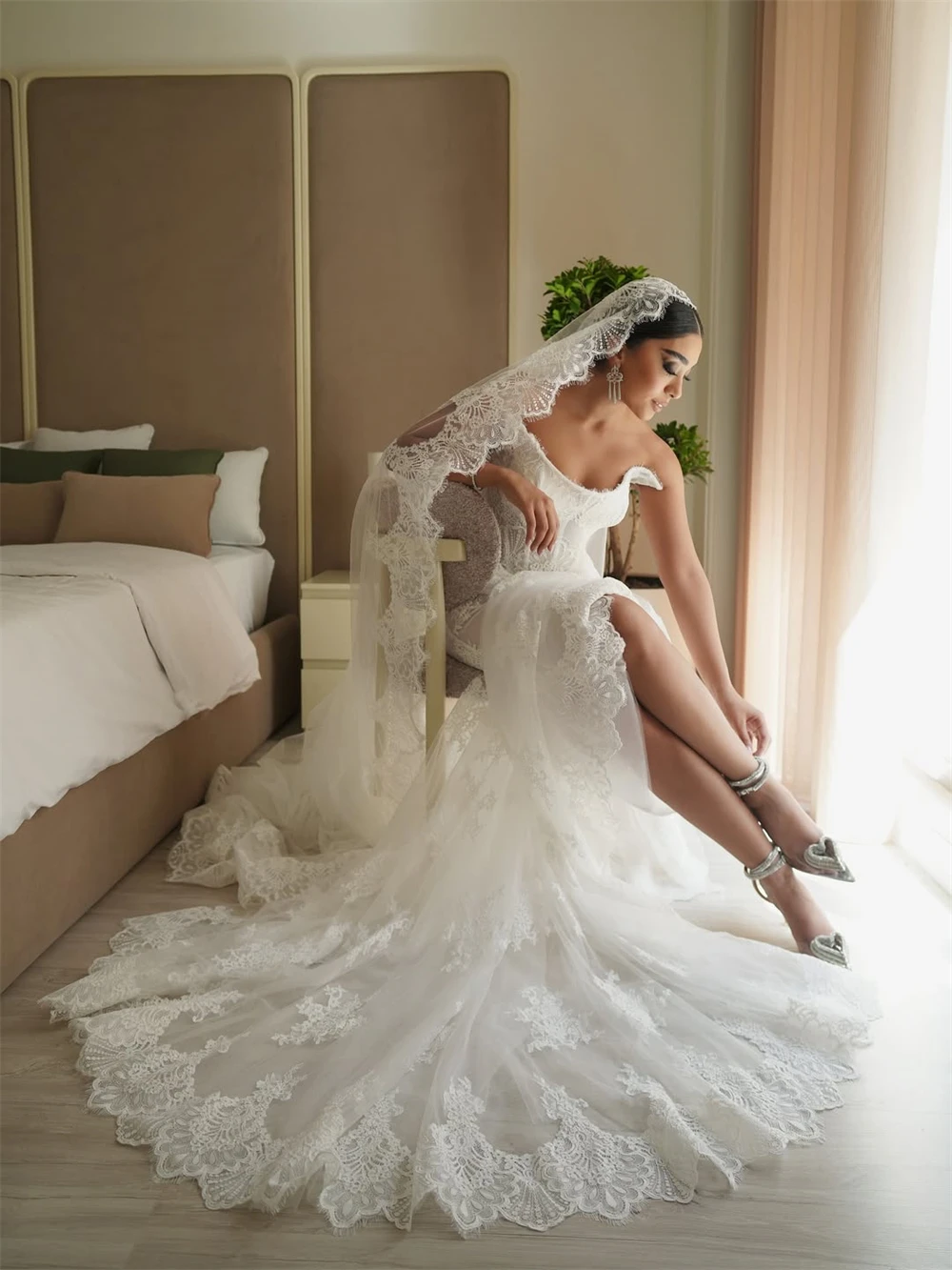 

Customized Charming White Lace Bridal Gowns Classic Sweetheart Sleeveless Wedding Dress Boho Straight Court Train Robe de mariée