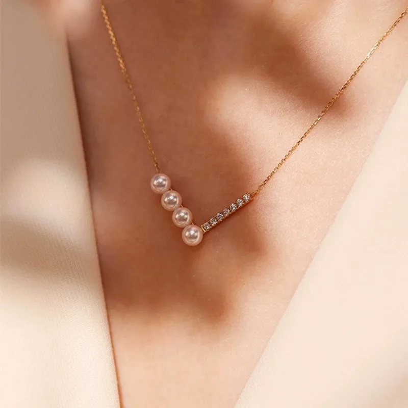 New Fashion Gold Color Asymmetric Letter V Pendant Necklace Luxury Four Pearl Rhinestone Clavicle Chain for Women Jewelry Gift