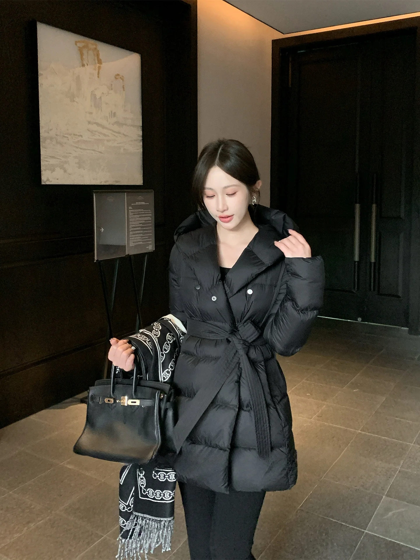 

Black Swan Lightweight down Jacket Women's Winter Coat Mid-Length Casual Style Warmth Padded Coat Nylon Material Duck down