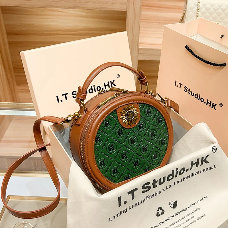

Luxury Designer Bags with Delicate Letter Printing 2025 Winter Newly Trendy and Fashion Crosssbody Bags with Round Design
