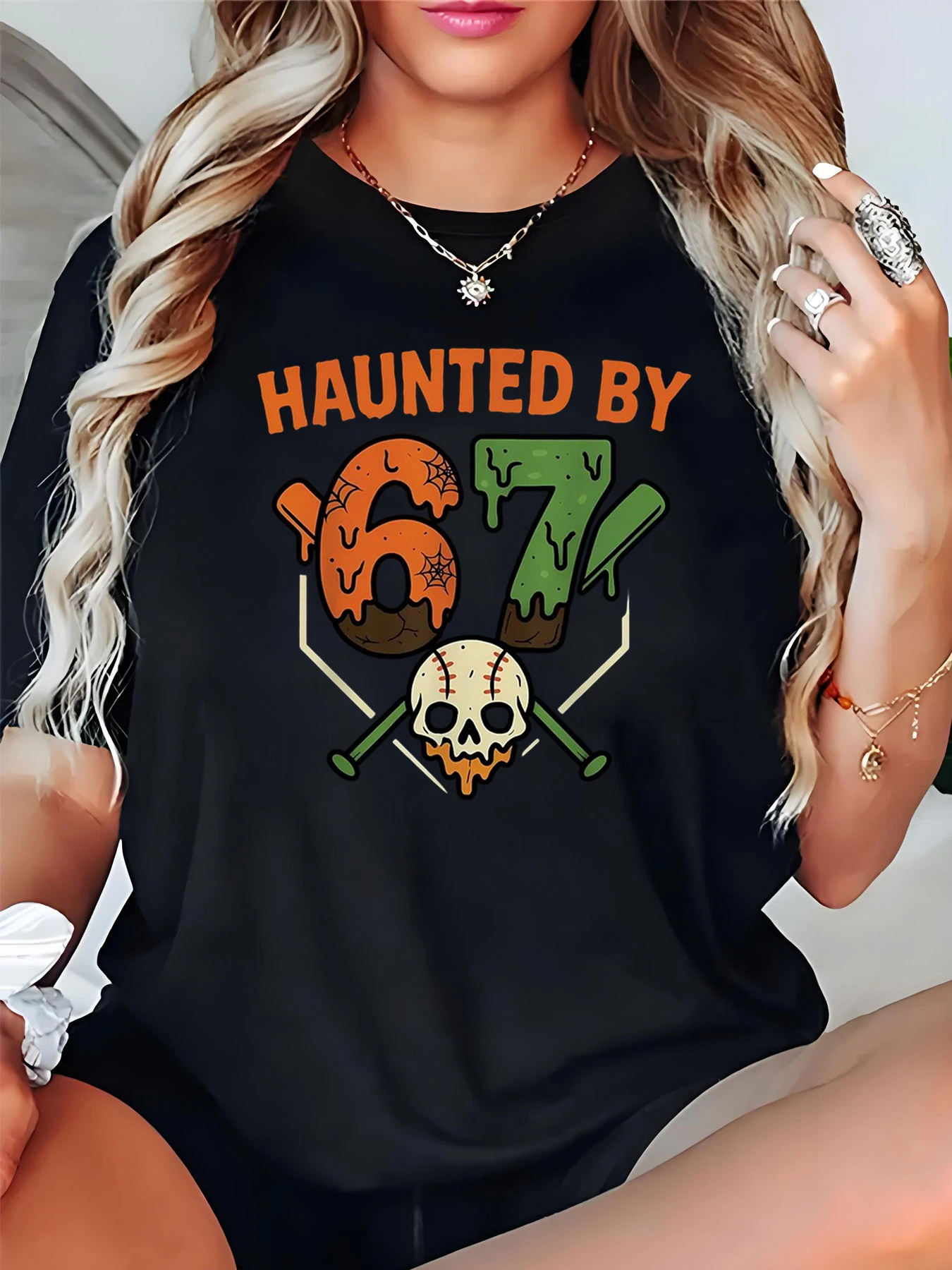 تي شيرت نسائي مطبوع عليه 67 مطبوع عليه الهالوين، كاجوال فضفاض مناسب لمحبي أزياء الحفلات