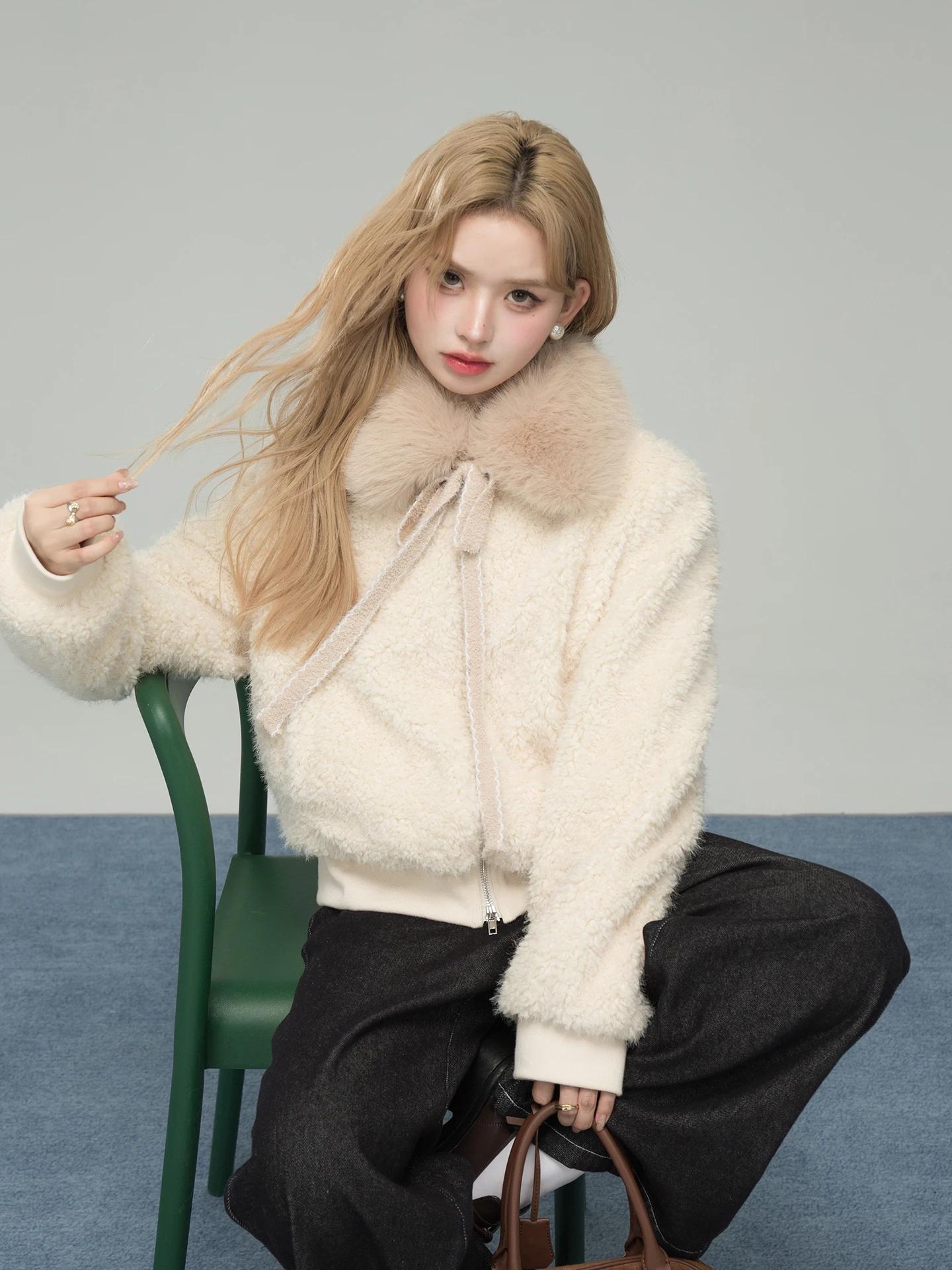 

ONEOFUUU Утепленная женская куртка свободного кроя из полиэстера с большим меховым воротником, имитация овчины, пушистая, из овечьей шерсти, малый размер