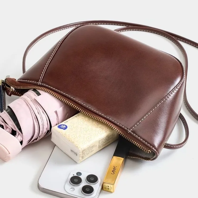 2026 موضة جديدة بقرة حقيقية جلد طبيعي حقائب النساء حقائب كتف السيدات أنثى فتاة العلامة التجارية الشهيرة الفاخرة رفرف حقيبة