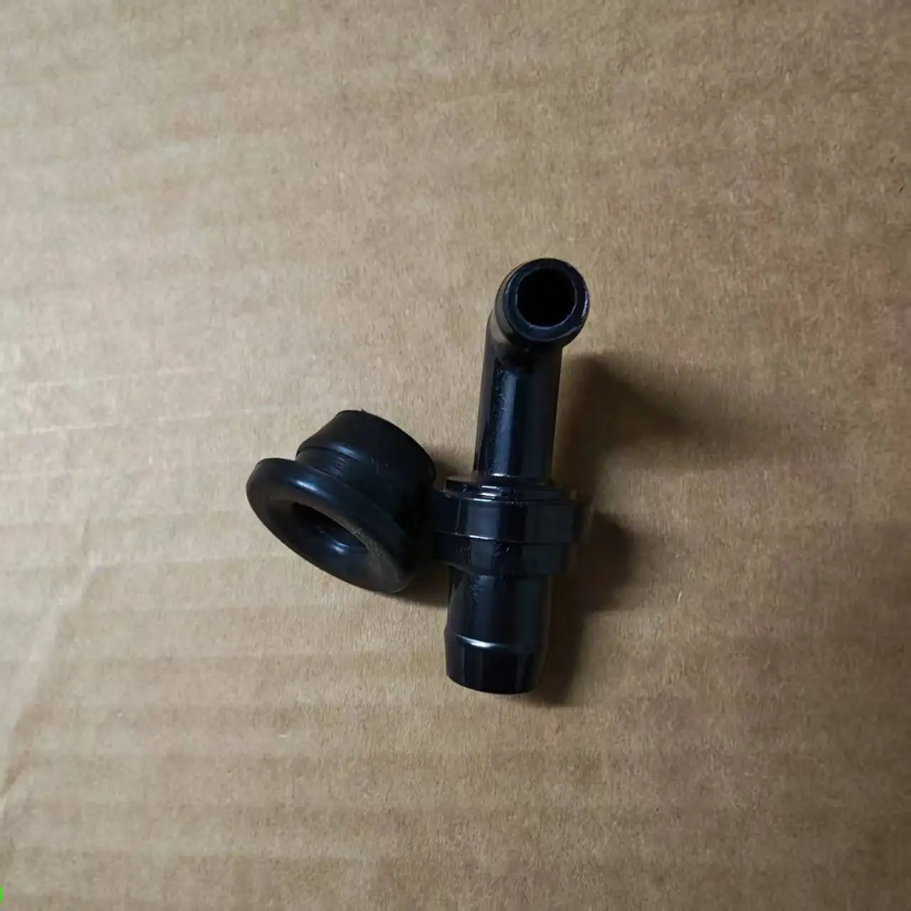 Car PCV Valve With Gasket for Mitsubishi 4G63 4G64 4G93 4G94 MD183547 MD179909