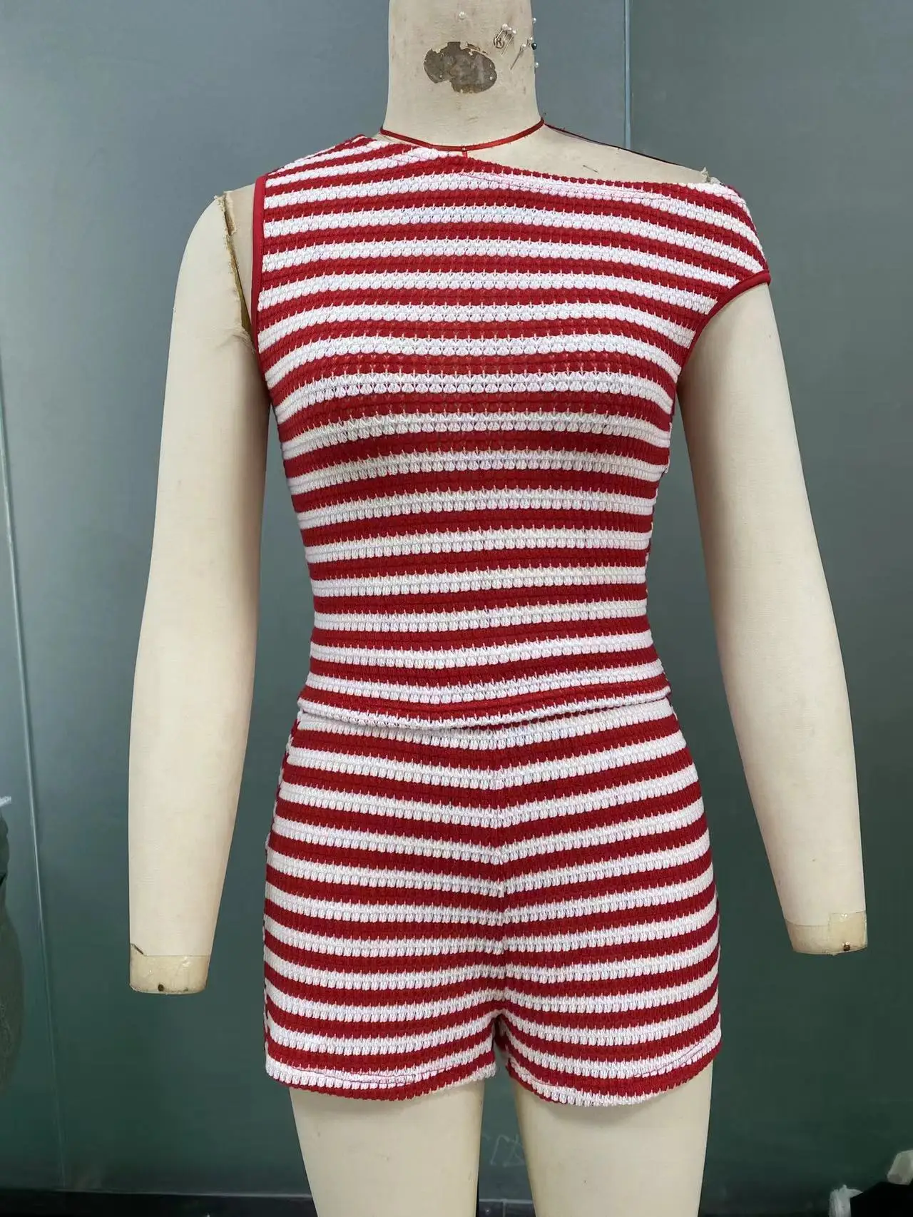 Ensemble deux pièces court d'été pour femmes, nouveau Style de vacances rayé, coupe Slim, gilet amincissant, pantalon court moulant aux hanches, ensemble pour femmes