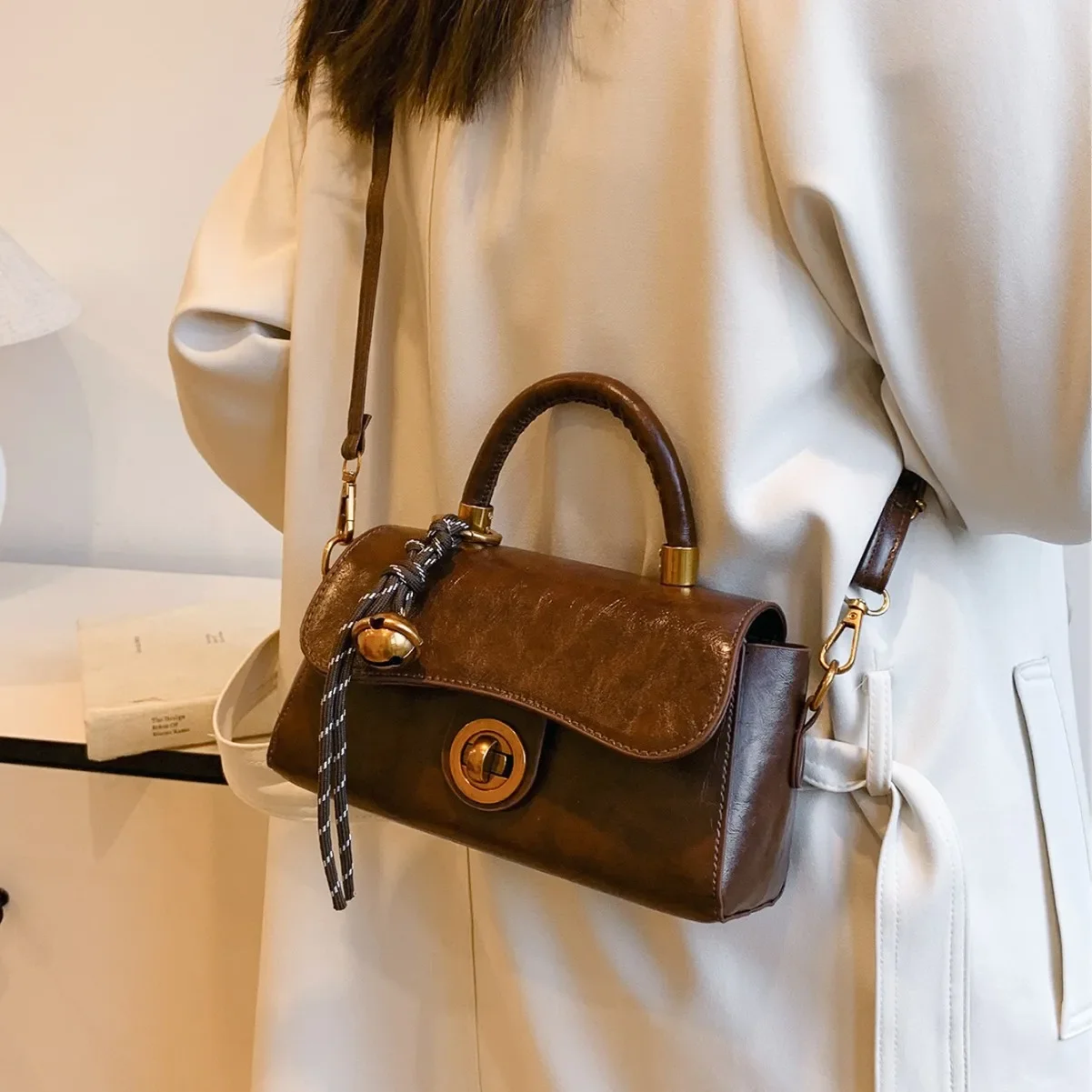 Autumn Winter Women's Commuter Handbag Hot Sale Of The Season New Fashion Retro Small Square Bag Versatile Multi-Function Single