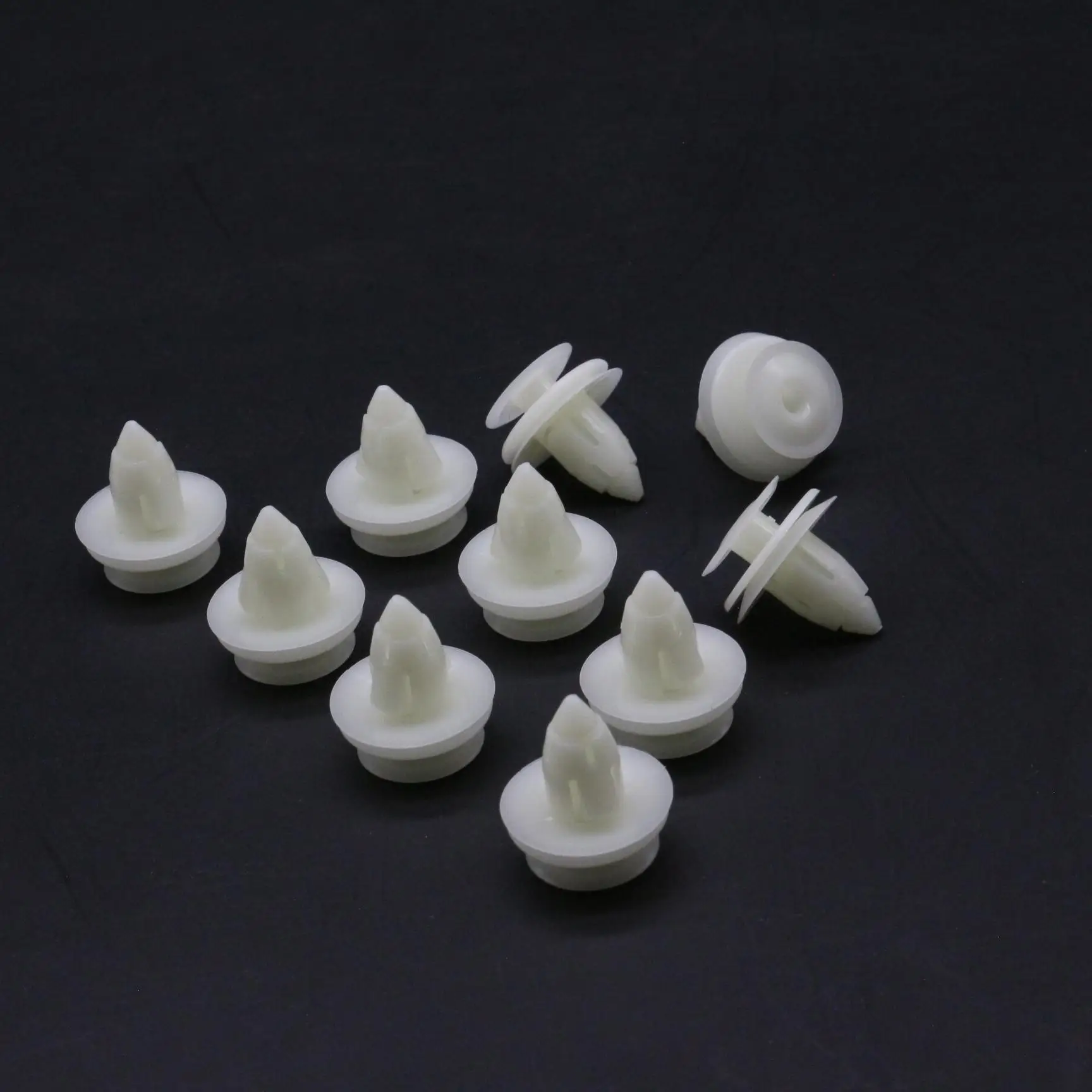 

10 Pcs Trim Panel Retainer Moulding Clips White Nylon For Nissan Pathfinder Infiniti QX4 1995–2004 84915-0W000