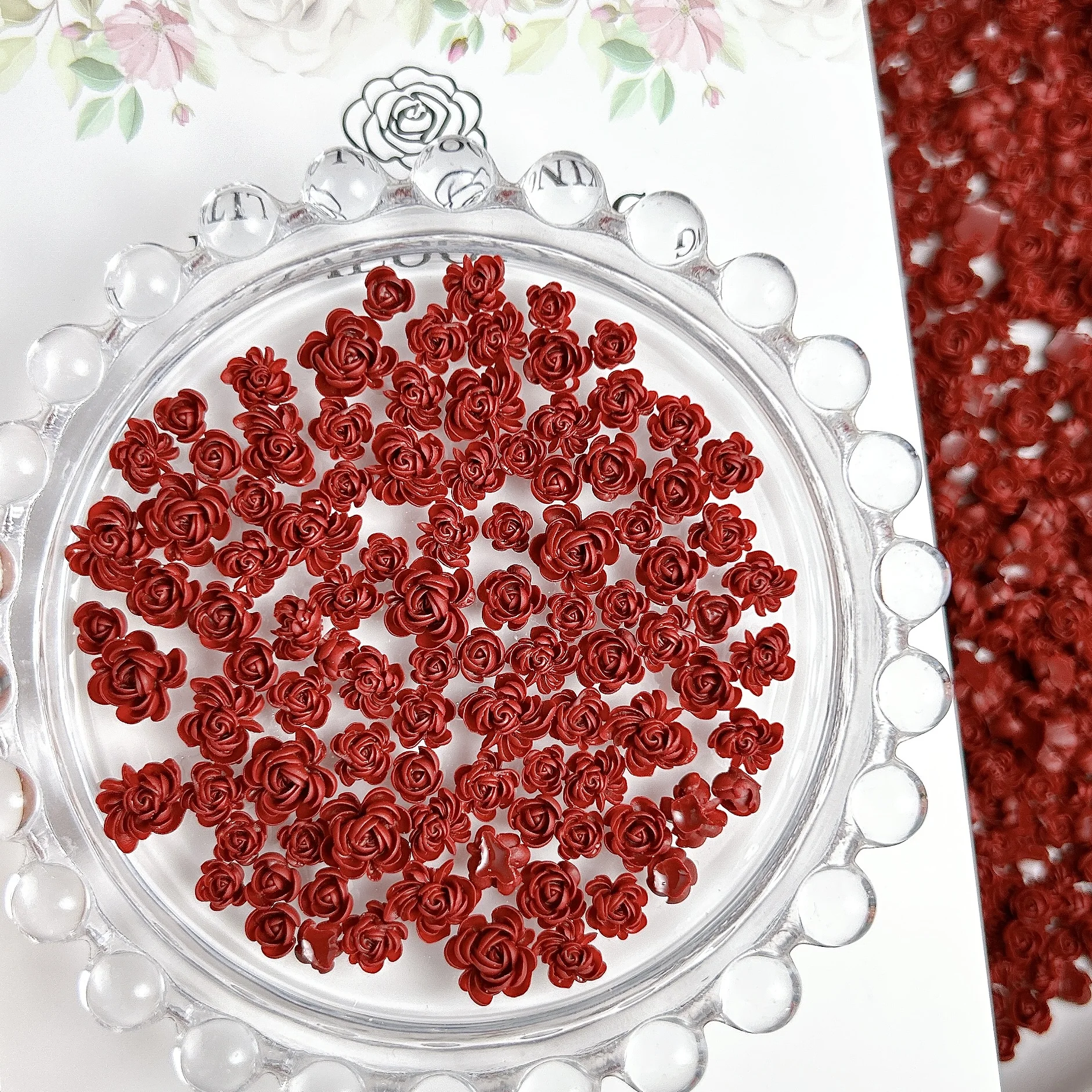 60 SZT. Mini Ozdoby do Paznokci z Żywicy w Kształcie Róż w Jednolitym Kolorze, Minimalistyczne, Świecące, Symulowane Kwiaty do Dekoracji Paznokci DIY