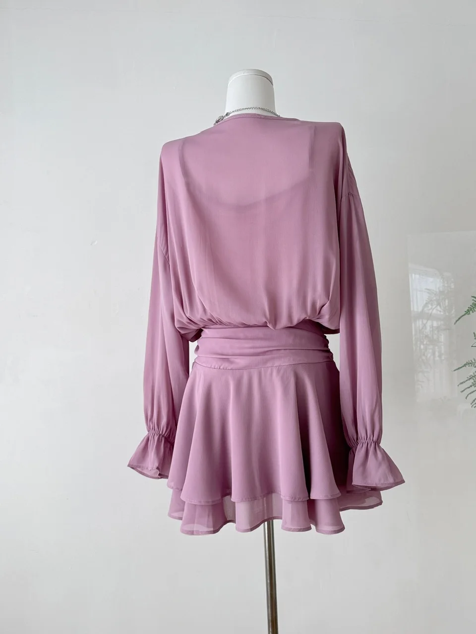 우아한 보라색 긴 소매 쉬폰 드레스 여성의 초가을 새로운 스타일 슬리밍 허리 Cinched 꽃 3D 분위기 스커트