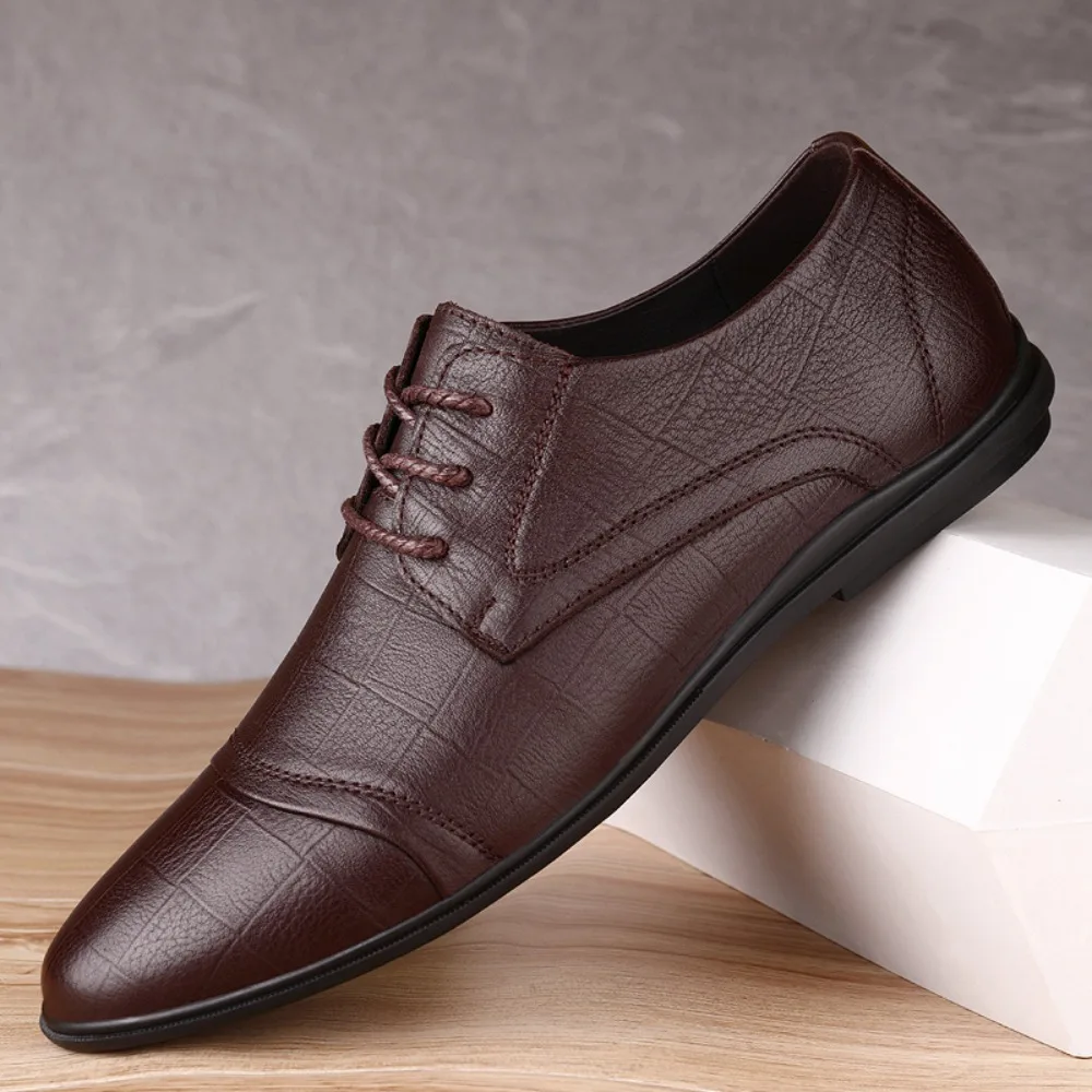 2026 Trend Brown Flat Soft Sole Male Casual Shoe Classic Original Low Price Luxury Sale Common Elegant Retro Men's Leather Shoes