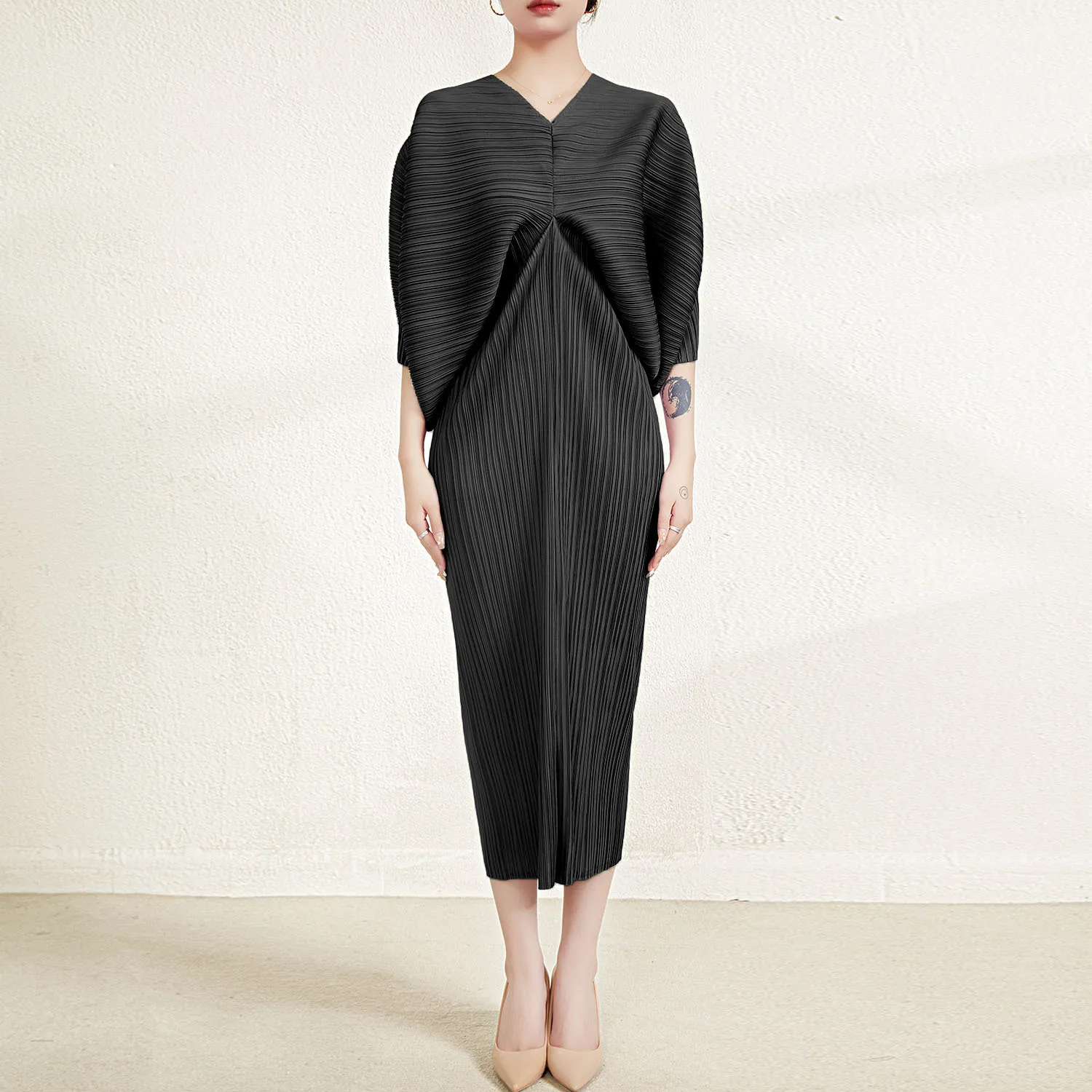 Miyake Pleated French V-Neck Dress 2025 Solid Color New Bat Three-quarter Sleeve Temperament Style Kimono Hip-hugging Long Skirt