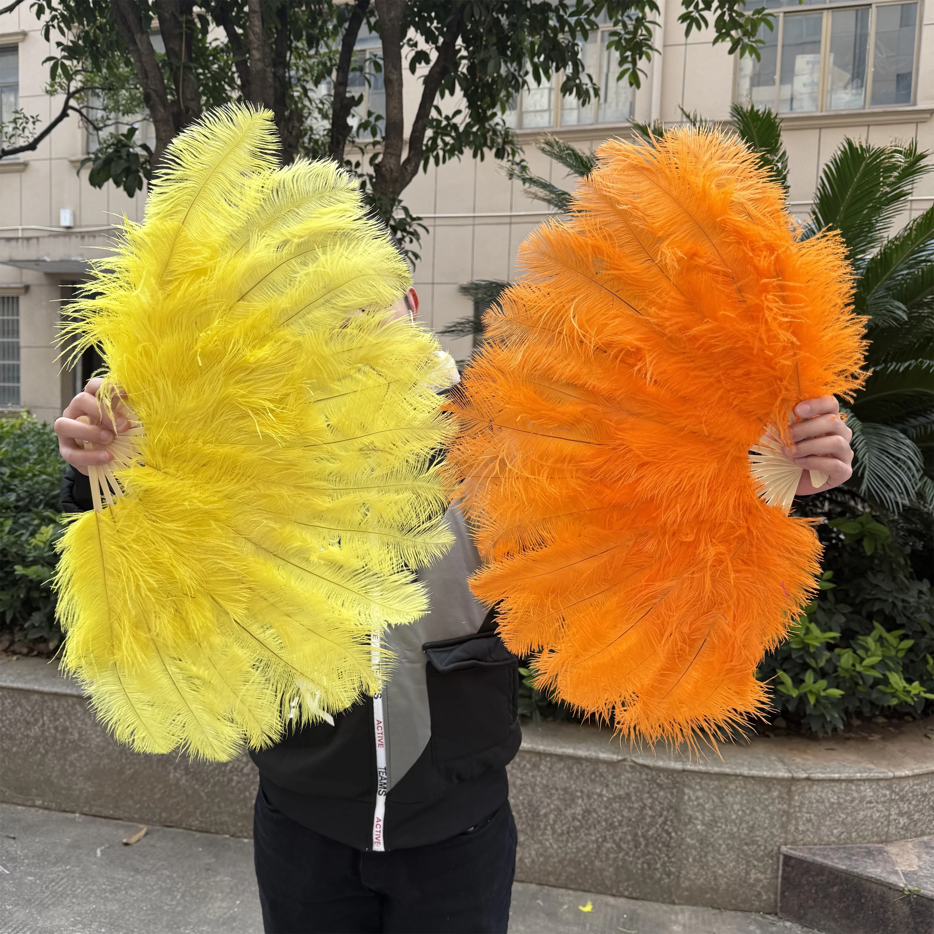 Éventails à main en plumes d'autruche moelleuses jaunes, 10 à 12 pouces, pour spectacle sur scène, danse, fête de mariage, accessoires de carnaval, décor de danse du ventre