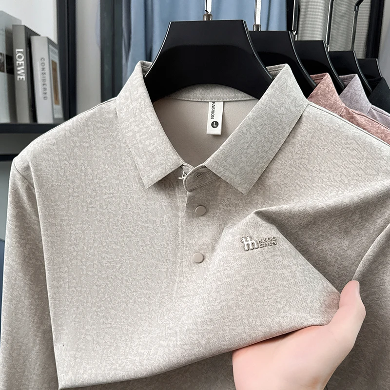 Herren-Polohemd mit langen Ärmeln, Reverskragen, dezenter Jacquard-Textur, Knopfleiste, weicher Stoff, für den täglichen Gebrauch. – Detail 7