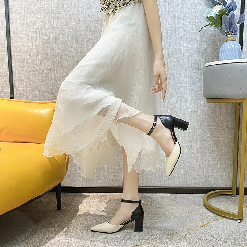 2025 New fashion trend, versatile for spring and autumn, lightweight, mid-heel, chunky, single-toe shoes, pointed high heels