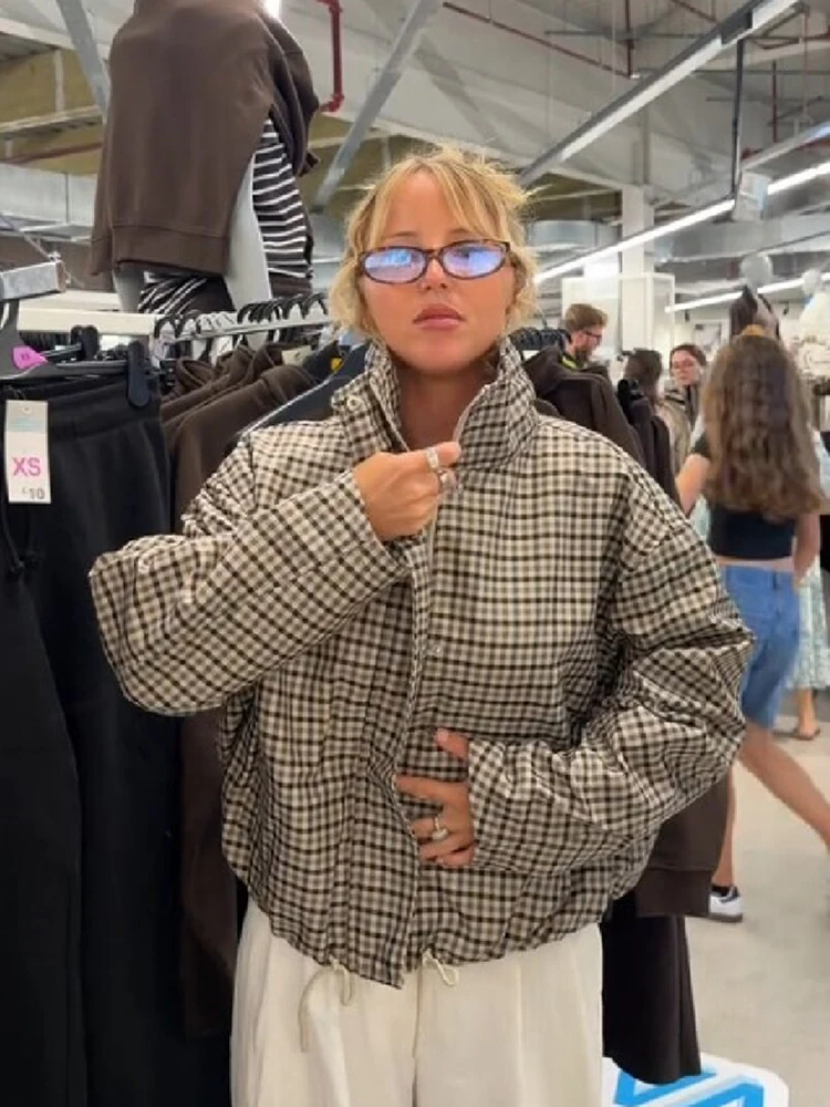 Schicker brauner kariertem Kurzmantel für Damen, Retro-Stil, hoher Kragen, Reißverschluss, locker geschnittene Oversize-Jacke, lässige warme Oberbekleidung für den Herbst 2026 – Detail 3