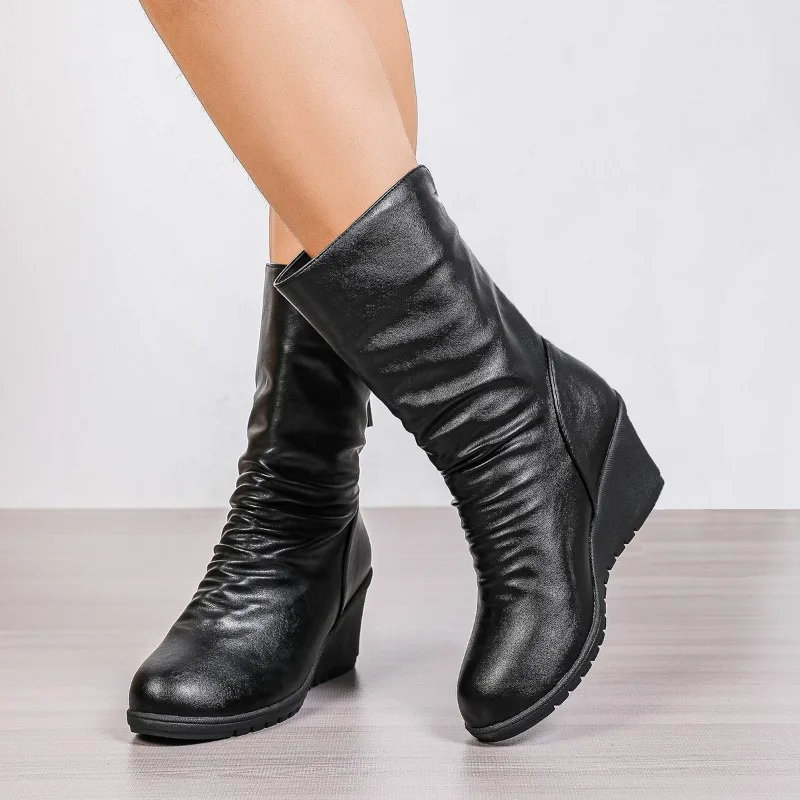 

Плиссированные туфли на танкетке с молнией сзади, новые осенние нескользящие ботинки средней длины с круглым носком и мягкой подошвой