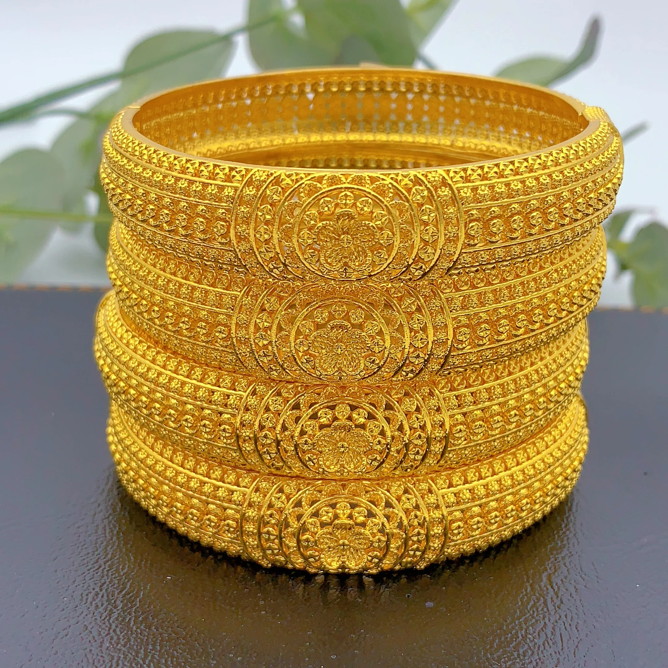Pulseiras de luxo banhadas a o - Ethnic Fashion India avaliação e preço