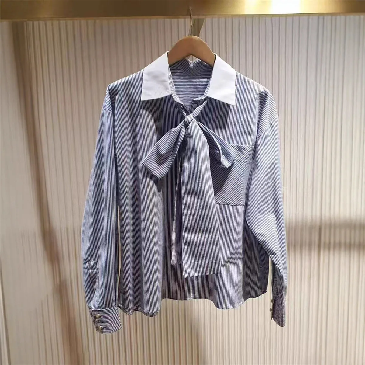 

【Gift Free】2025 Autumn French Elegant Preppy Style Contrast-Collar Striped Shirt with Bow Tie for Women