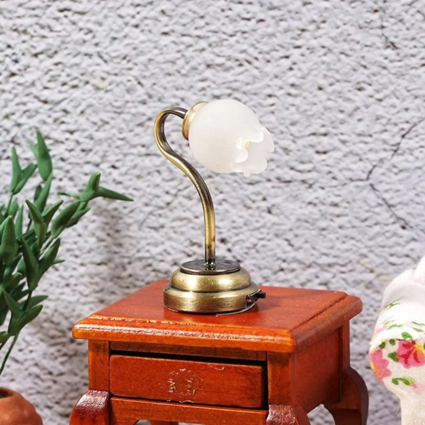 Mini lampe de table vintage avec lumière LED, modèle pour accessoires miniatures 1/12, 1/12