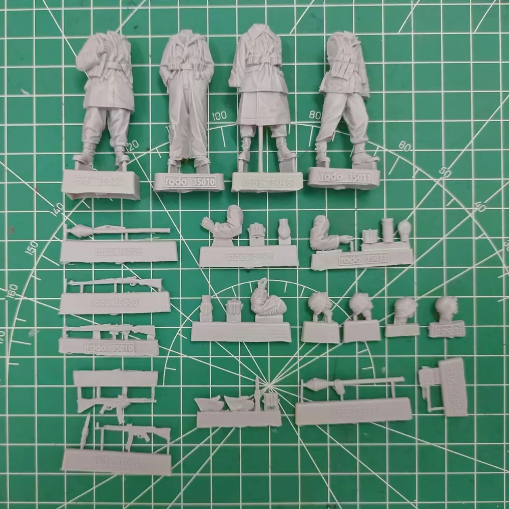 ミニチュア樹脂像,1/35スケール,ミニチュアシーン,軍の兵士の組み合わせ,4つの組み立てられていない塗装931