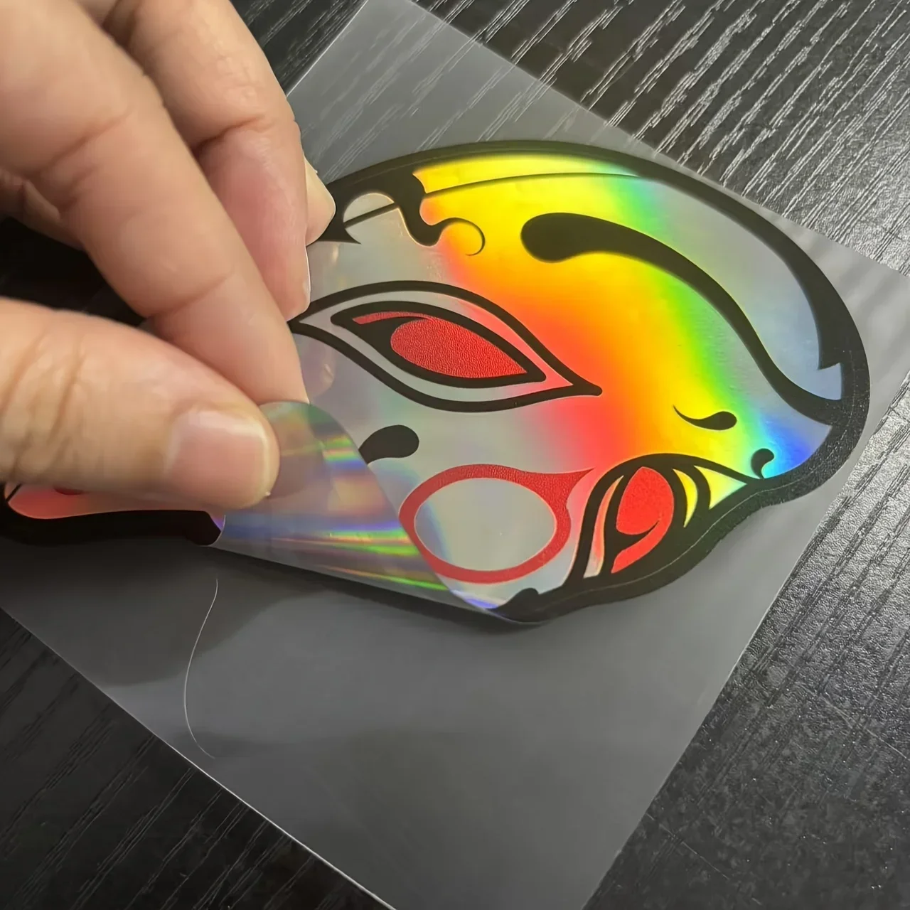 1 Stück auffälliger holografischer Kitsune-Masken-Aufkleber – abnehmbarer selbstklebender Aufkleber für Reisetaschen, Skateboard-Decks, Büroklammer