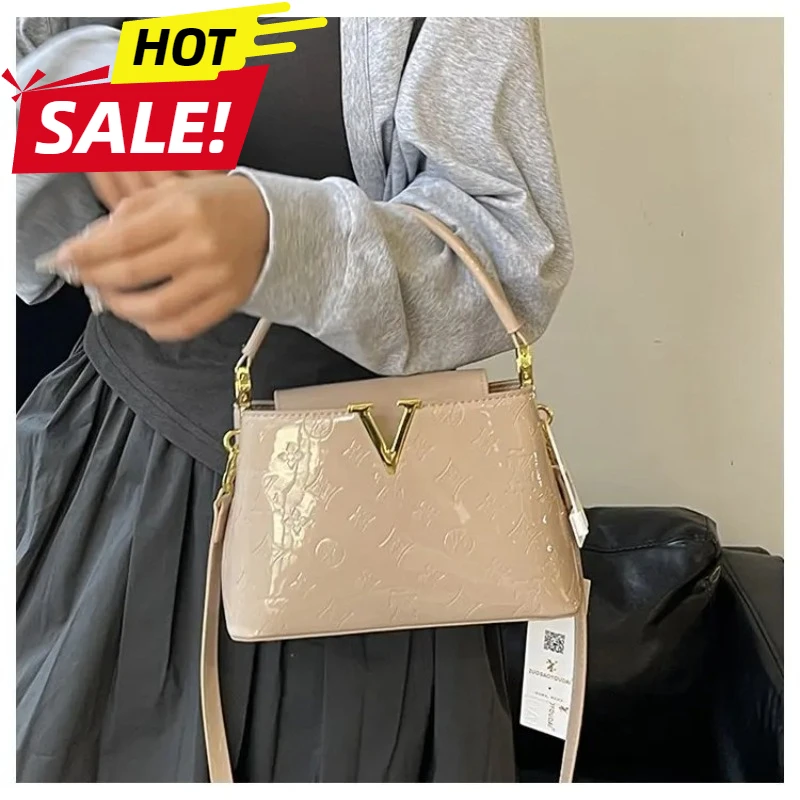 

Luxury designer bag V-shaped letter single shoulder armpit women's bag handbag crossbody bag elegant and atmospheric