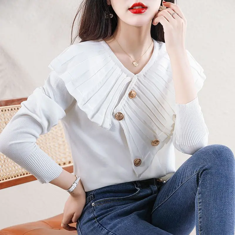 2024 New Autumn and Winter Korean Fashion Chic Long Sleeved Slim Fit Round Neck Solid Color Patchwork Button Women\'s Sweater Top