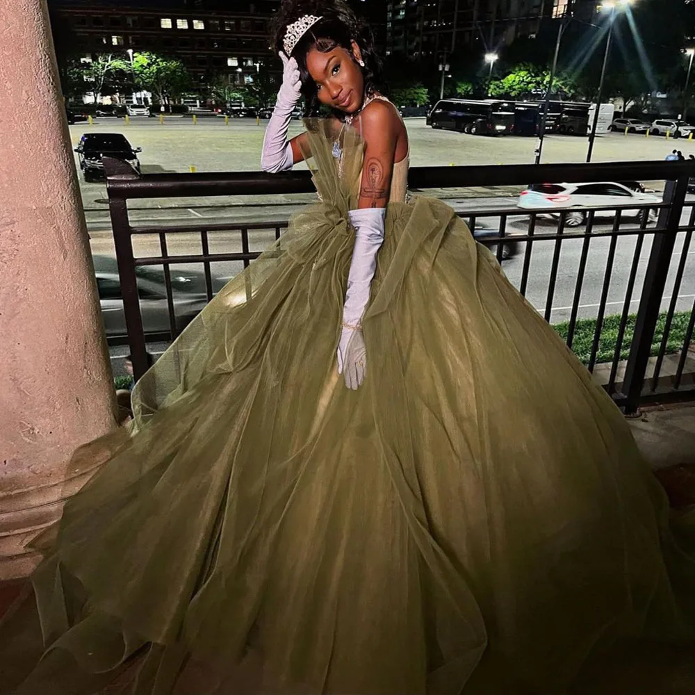 FORMALS Spaghetti Strap Green Tulle Ball Gown Sleevless Ruffled Fluffy Evening Dress With Butterfly Applique Princess Dresses