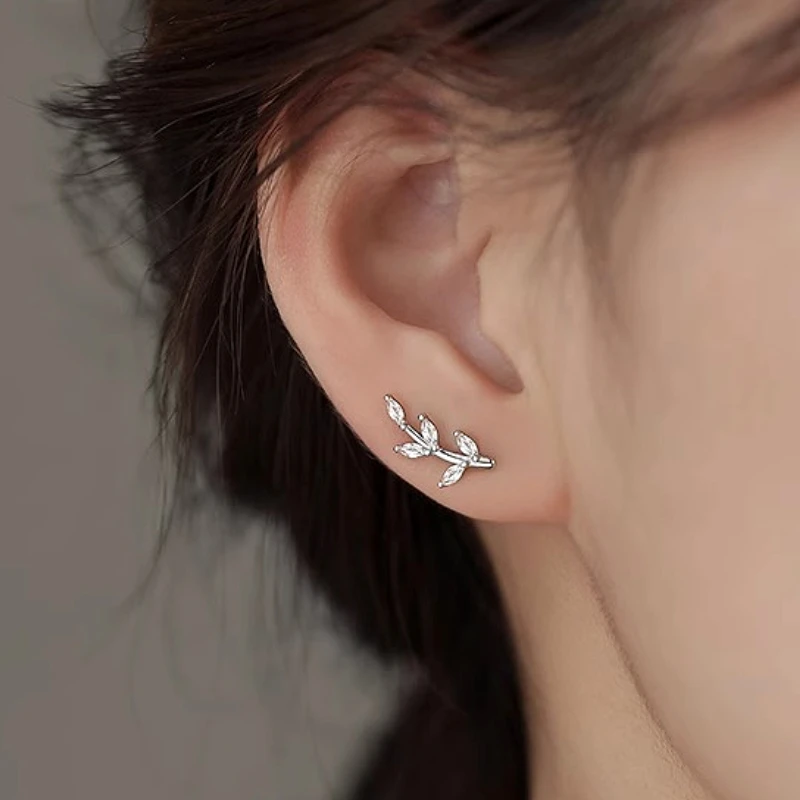 

MEETSOFT Chic Exquisite Korean Version Zircon Leaves Stud Earring for Women Fashion Jewelry High Luxury Vintage Accessories