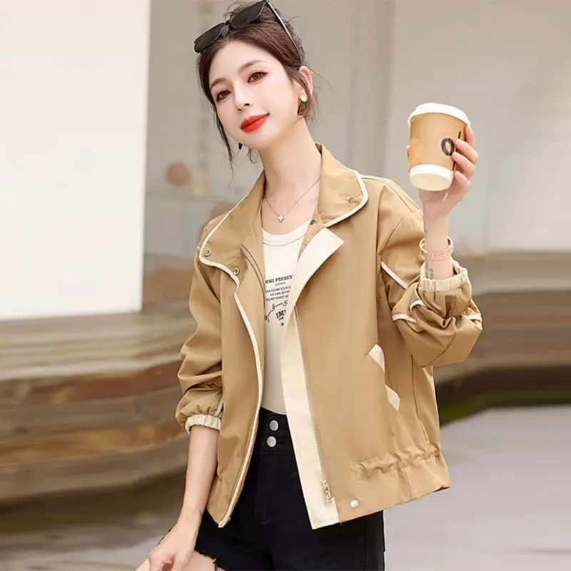 

Женская короткая модная куртка 2025 года, модный свободный пиджак с цветными блоками и отложным пуховым воротником, повседневная стильная верхняя одежда