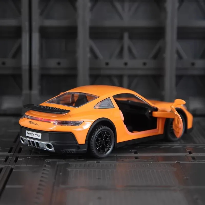 

Модель спортивного автомобиля 911 Dakar 1:32, литая металлическая игрушечная машинка со звуком и светом, коллекционная, подарок для детей