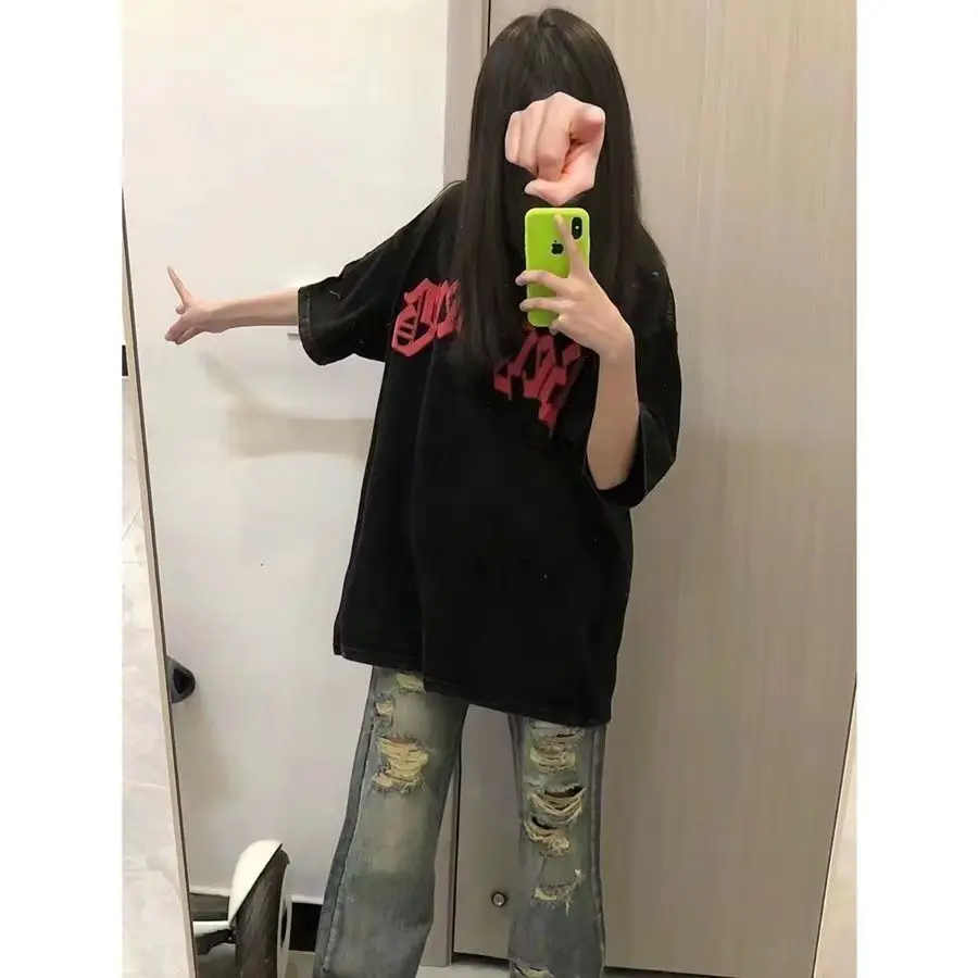 تي شيرتات نسائية قصيرة الأكمام مريحة على الطراز القوطي الجمالي قابلة للتنفس من القطن Harajuku كبيرة الحجم Y2K ريترو ملابس الشارع الشهير