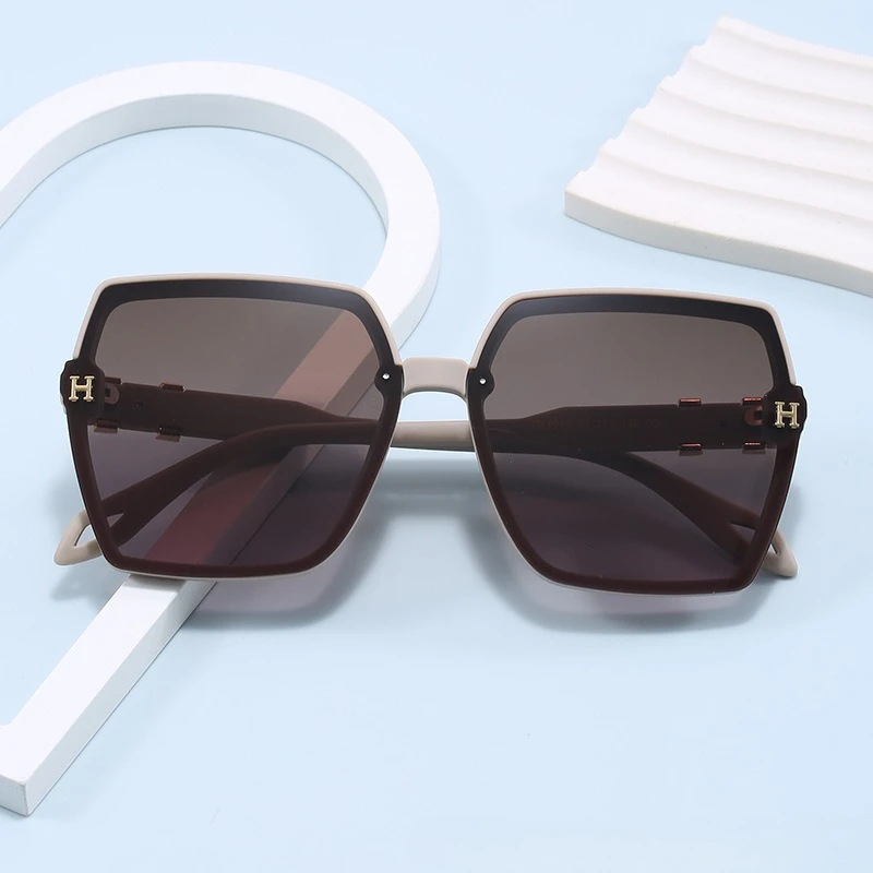

2025 New Fashion Sunglasses Women Men Large Frame Trendy UV400 Protection Unisex Oversized Luxury Shades for Street Style