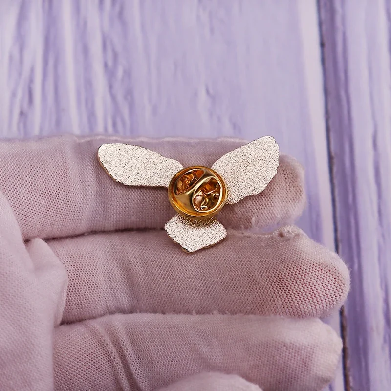 Barn Owl Enamel Pin Flying Owl Flower Brooch Cartoon Animal Badge Fashion Jewelry Art Deco