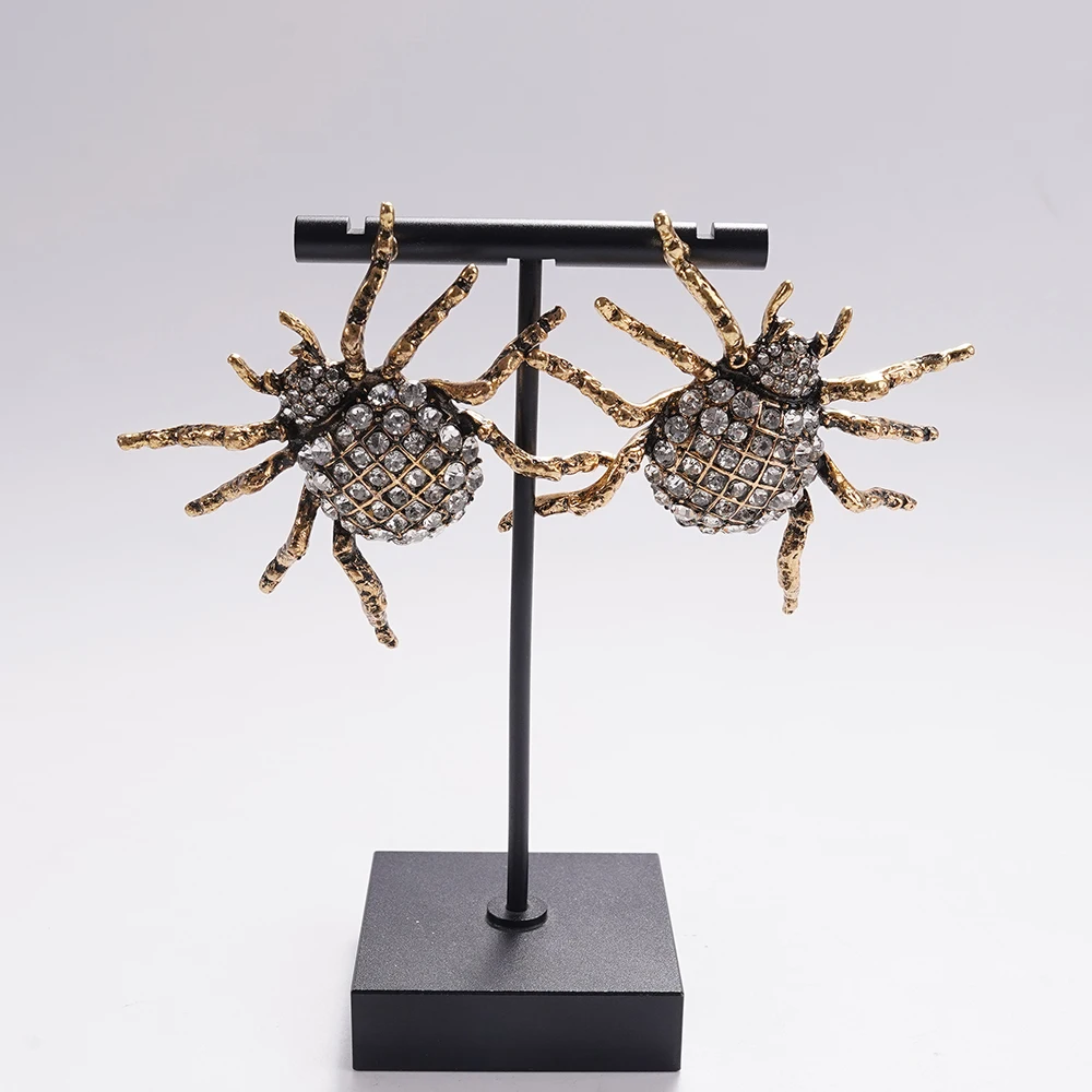 

Punk-Inspired Exaggerated Spider Ear Studs - Unique Giant Insect Jewelry Accessory For Halloween Gift Personalized Jewelry