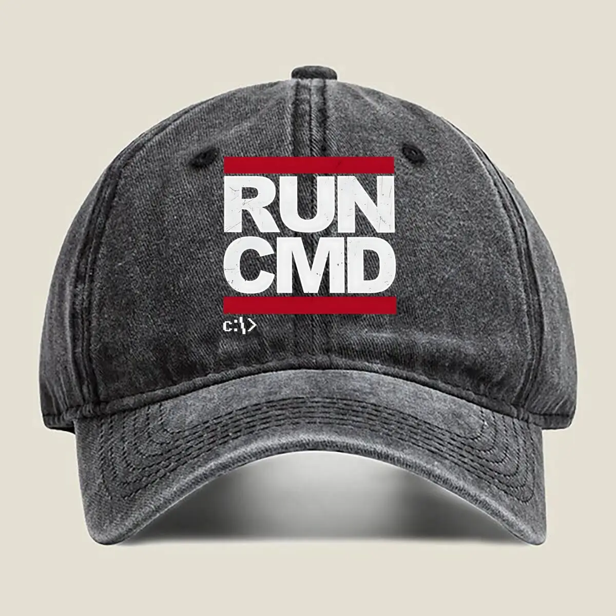 Run Cmd - Bold، Text، Red، Tech - قبعة بيسبول مغسولة بتصميم تحت عنوان