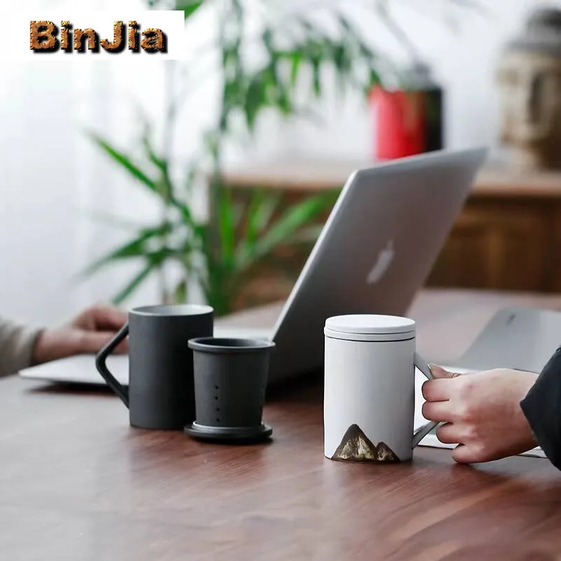 

320Ml Hand-Painted Mountain Office Cup Japanese Coarse Pottery Tea Maker Mug With Filter Lid Large Capacity Water Jug Gift Box